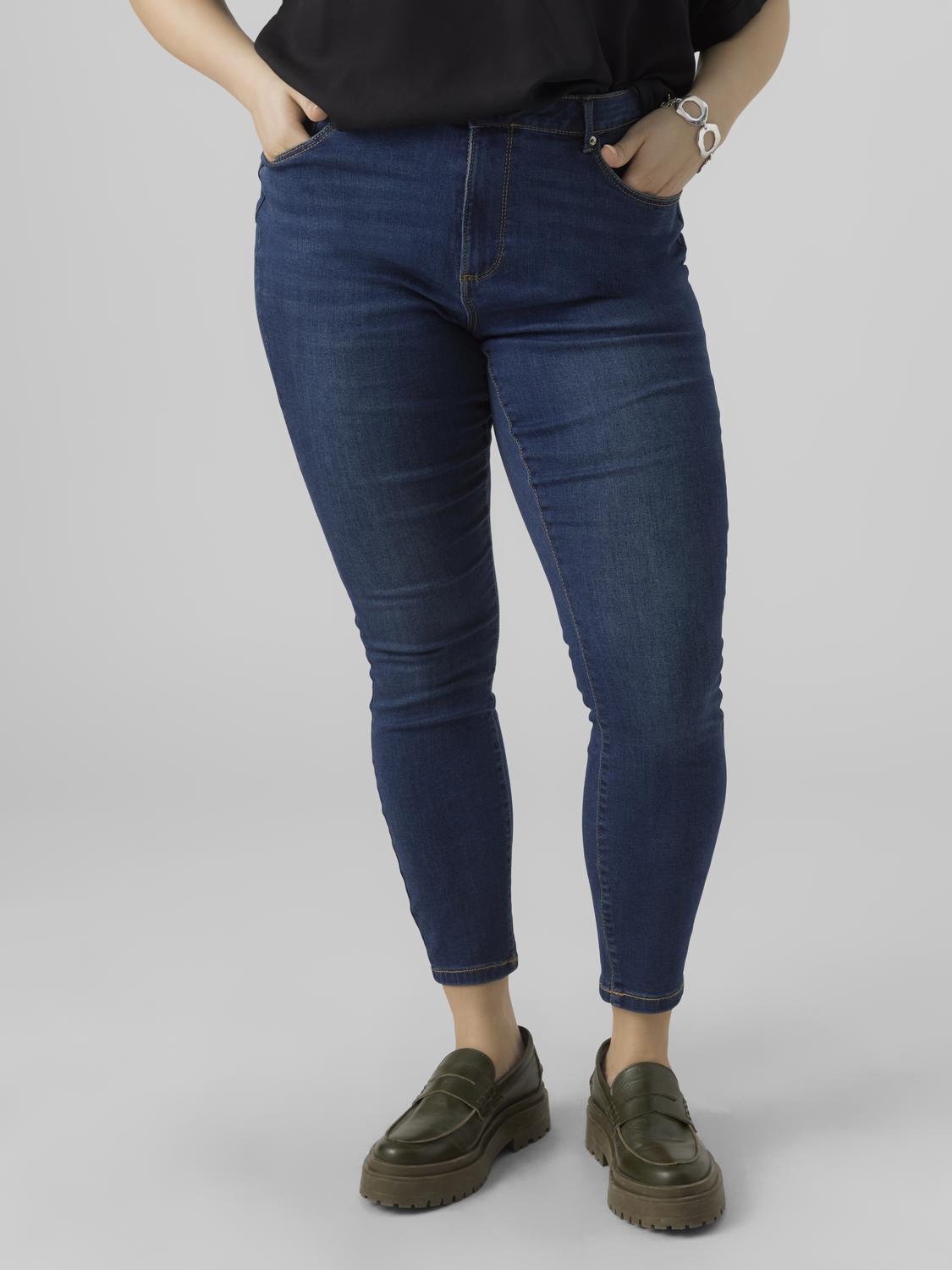 model_shot-front